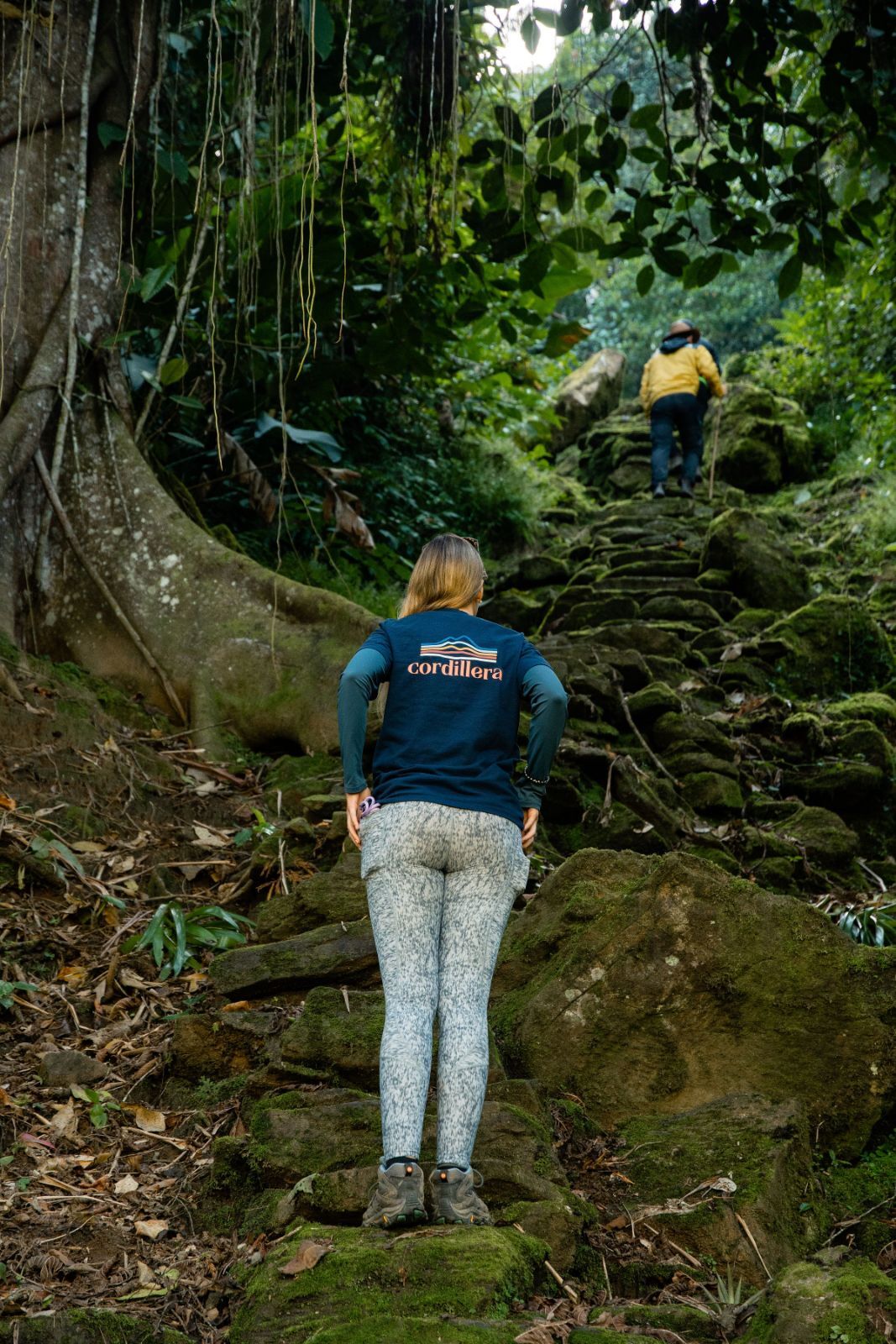 Subiendo los escalones de piedra a Ciudad Perdida