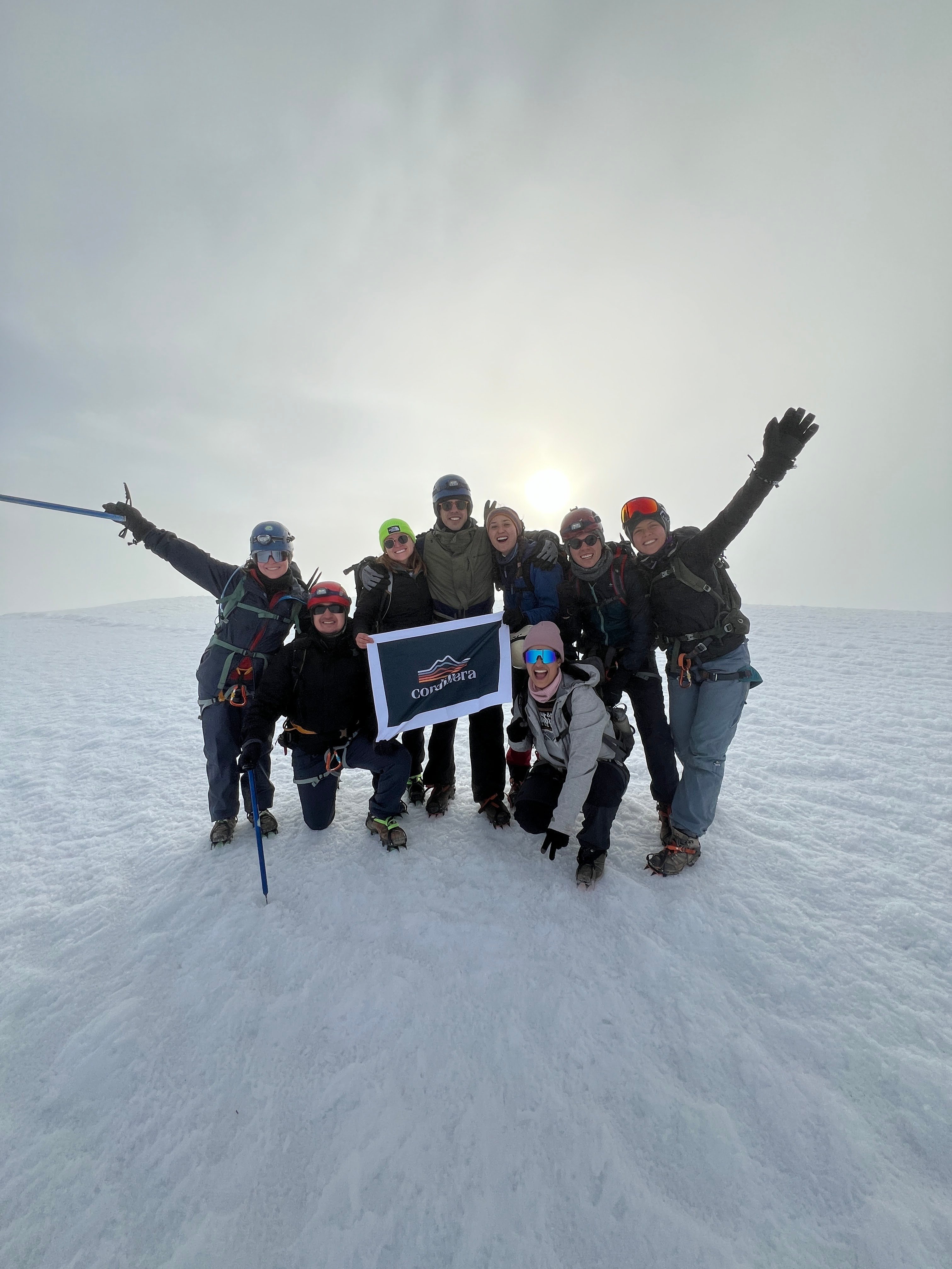 Grupo Cordillera en la cumbre del Nevado del Tolima